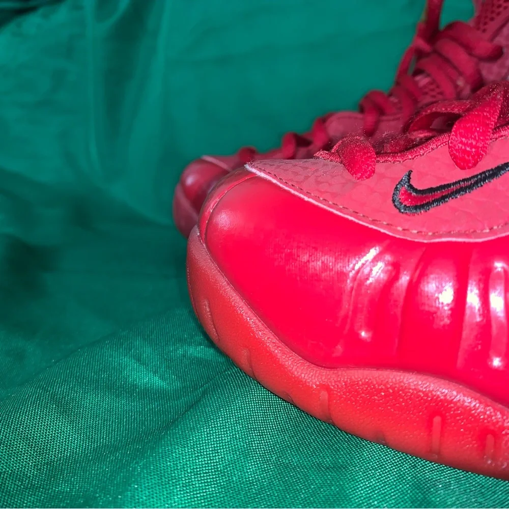 Nike Air Foamposite Pro ‘Red October’ - Picture 4 of 11
